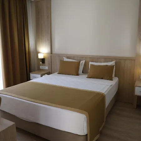 Hotel Lara Garden 4*