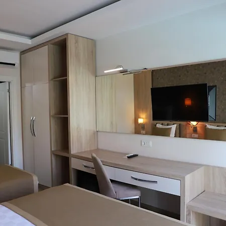 Hotell Lara Garden 4*