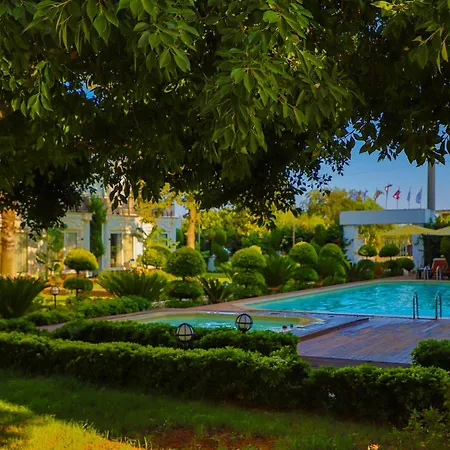 Hotell Lara Garden 4*